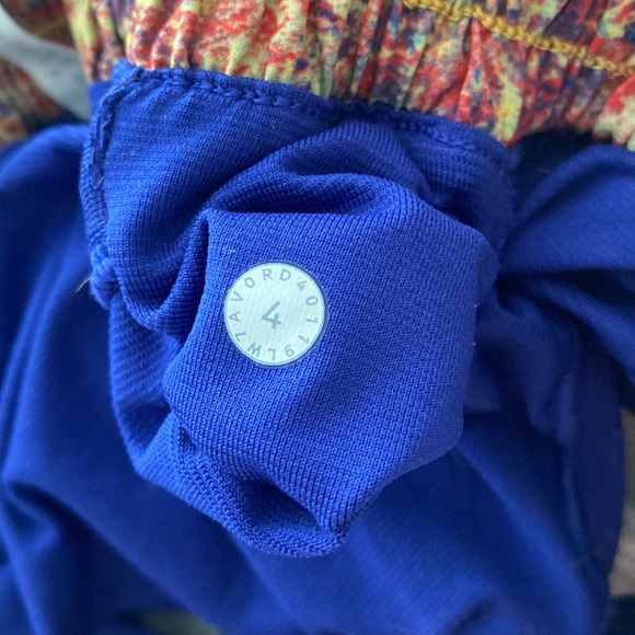 Lululemon Hotty Hot Short Seawheeze 2019 Size 4 shorts 2.5” regular - Picture 8 of 10